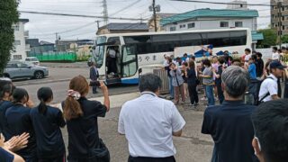 熱戦の興奮を胸に、野球部が学校へ帰還！